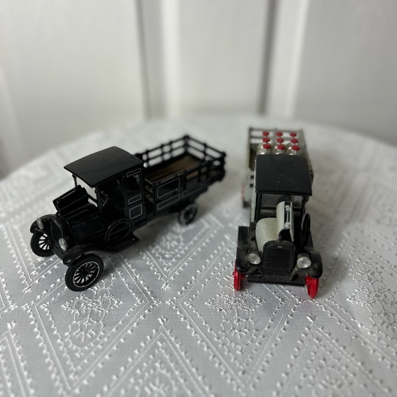 1923 Chevy💥RARE FINDINGS💥(2) 1 Ton Truck National Motor Museum Mint Die Cast - Picture 3 of 12